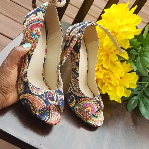 ethnic print peep toe